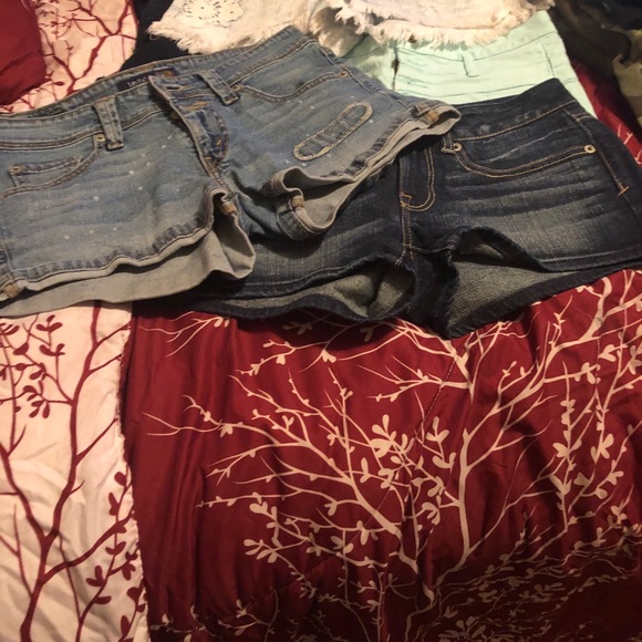 Women’s Shorts - Picture 3 of 6